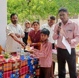 वार्षिकोत्सव पर किया गया मेधावियों का सम्मान