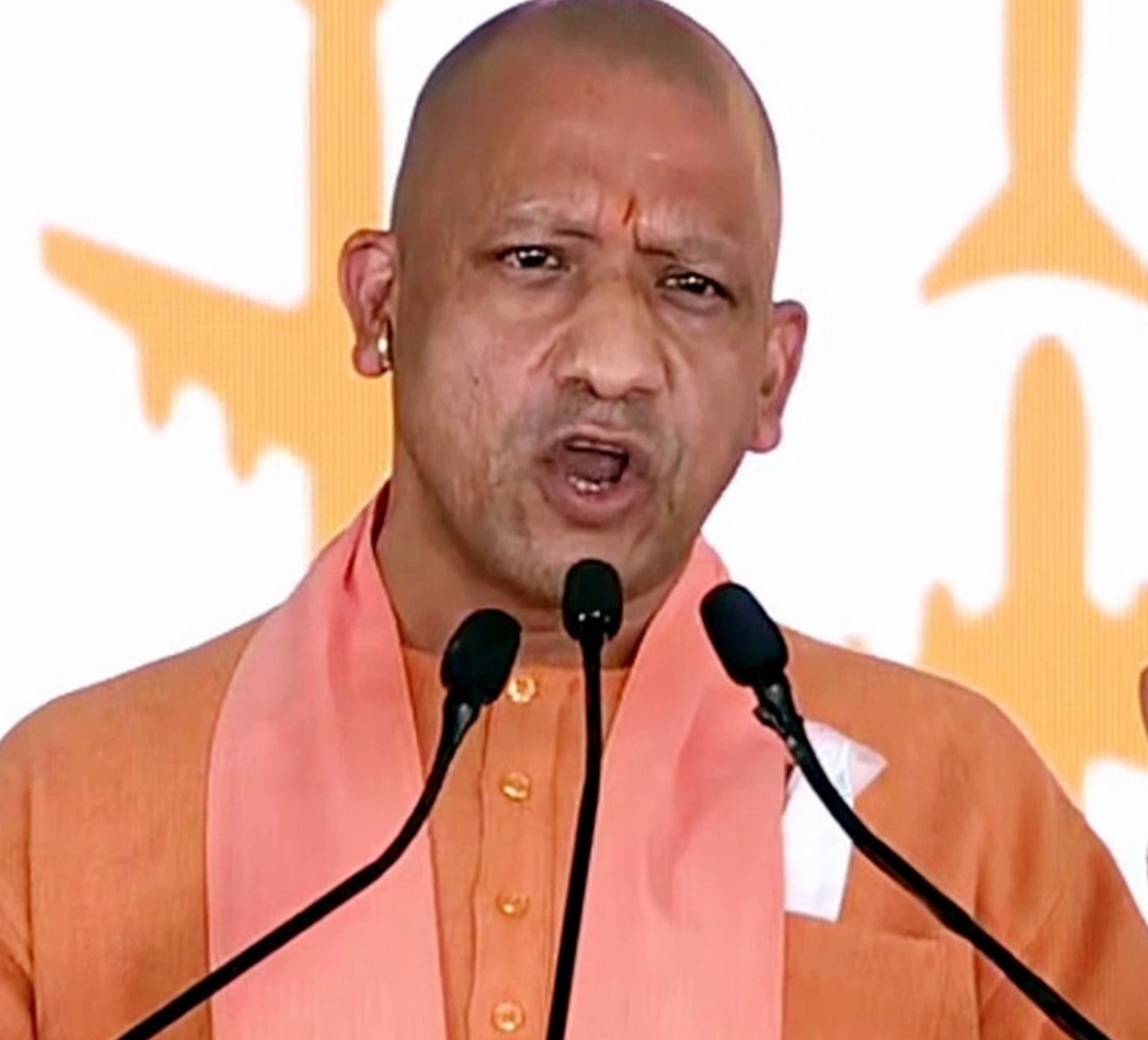 पहले बमबाजी होती थी अब होती है 'हर-हर, बम-बम' : योगी