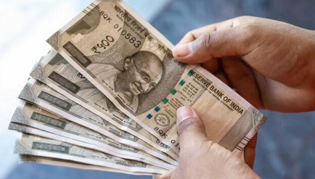 उधार लिए ढाई लाख नहीं लौटा रहा युवक...चेक भी हो गए बाउंस