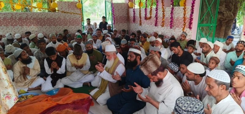 उर्स-ए-शाह इब्राहिम बाबा में उमड़ी जयरीनों की भीड़