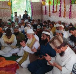 उर्स-ए‌-शाह इब्राहिम बाबा में उमड़ी जयरीनों की भीड़