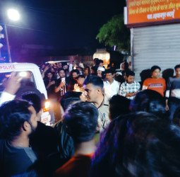 किंग और क्वीन के बाद अब ग्रांड होटल में पुलिस का छापा, कई जोड़े हिरासत में
