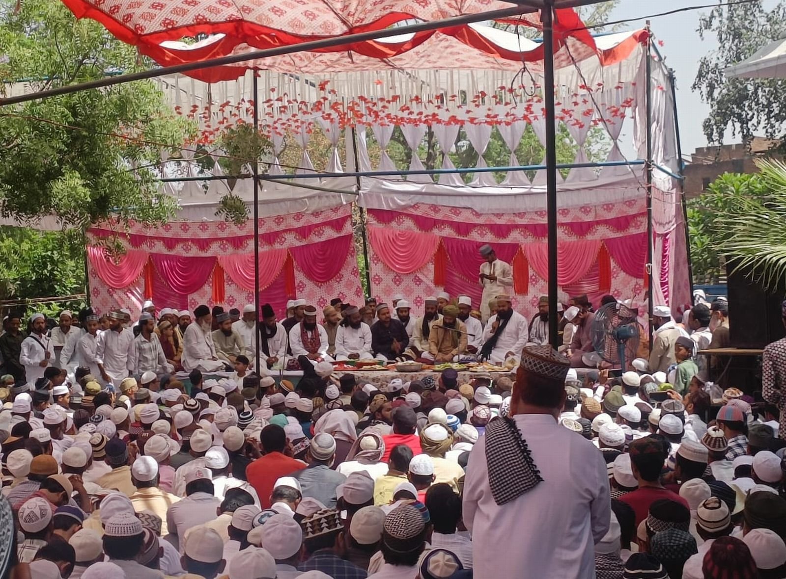 उर्स-ए-शुजाअती के कुल शरीफ में उमड़ा मुरीदों का  हुजूम