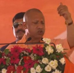 कल्याण सिंह के दिवंगत होने पर नहीं कहा एक शब्द, माफिया के मरने पर फातिहा पढ़ने जाते हैं...