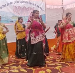 मेहनत का पुरस्कार मिला तो खिल उठे मेधावियों के चेहरे