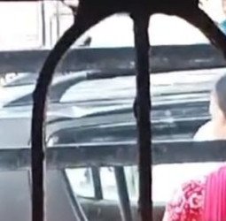 मंदिर के सामने हो रही थीं आपत्तिजनक हरकतें...लोगों ने टोका तो झगड़े पर आमादा हुआ युवक