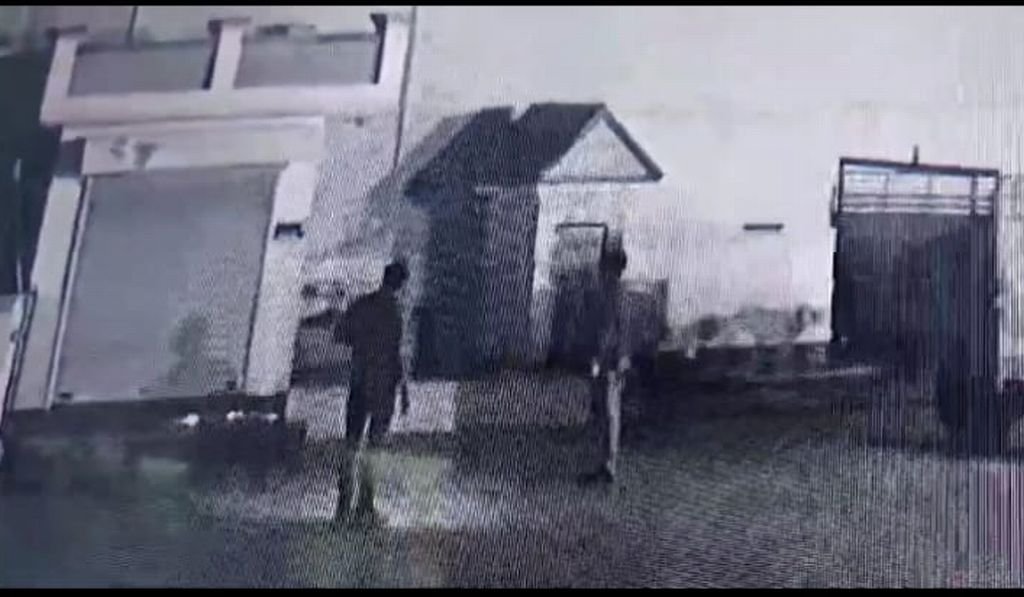 रात में पंप पर जाकर बोला युवक...'भाजपा नेता हूं, पंप चलाना है तो पेट्रोल देना होगा'