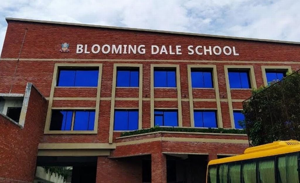 बच्ची को अपना प्राइवेट पार्ट दिखाकर कहता था स्कूल का स्वीपर...'देखो ये कौन आ गया'