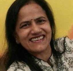 रोड क्रॉस कर रहीं थी पत्रकार की पत्नी, रोडवेज बस ने मारी टक्कर, फिर...