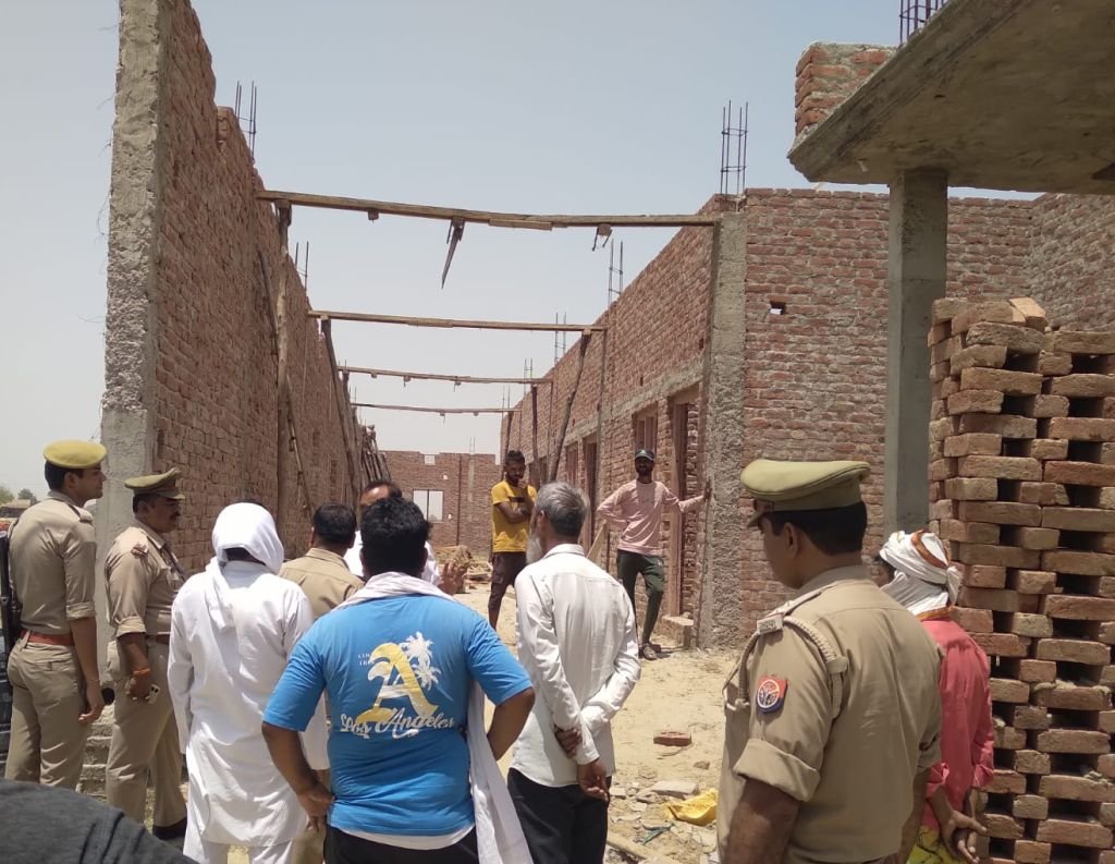 बिना अनुमति किया जा रहा था मदरसे का निर्माण, तोड़ने के आदेश