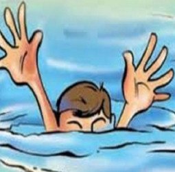 कछला गंगा में डूबकर आगरा के बालक की मौत, सगे भाई बहन बचे