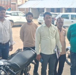 बकाया वसूलने गई थी टीम, ग्रामीणों ने की मारपीट