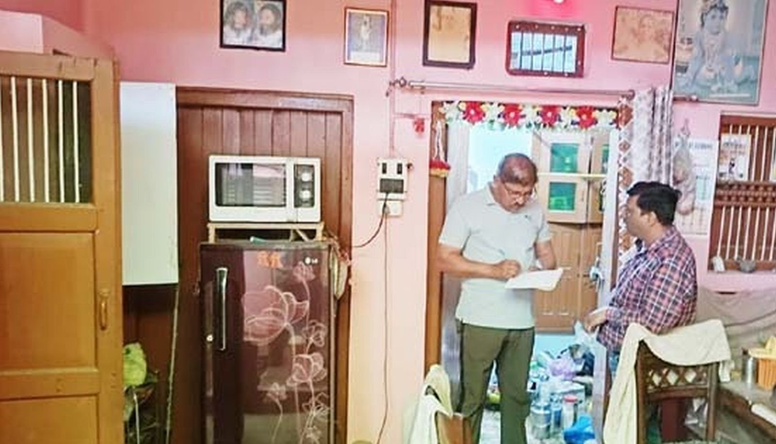 मकान मालिक गए थे वृंदावन, चोर ले उड़े 11 लाख का माल
