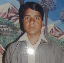 सो रहा था छोटा भाई....बड़े ने फावड़े से काट डाला