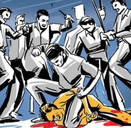 इंस्पेक्टर बोले- 'अखबार के हॉकर बन जाओ, गुंडई का लाइसेंस मिल जाएगा'