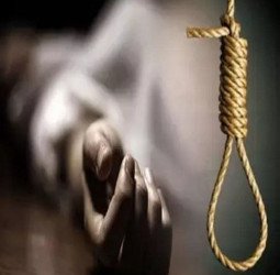 संदिग्ध परिस्थितियों में ग्रामीण की मौत...फांसी का मचा शोर