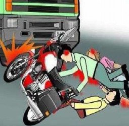 ओरछी चौराहे के पास ट्रैक्टर ट्राली की टक्कर से बाइक सवार महिला की मौत