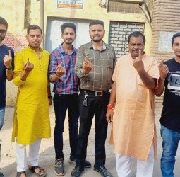 कोई और डालकर चला गया भाकियू नेता का वोट, शाम छह बजे तक 54.31 प्रतिशत मतदान