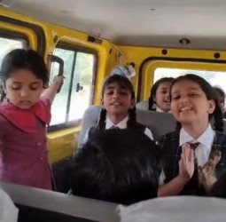 ...जब मुस्लिम बच्चियों ने भी गाया, 'अच्युतम केशवम् कृष्ण दामोदरम्'