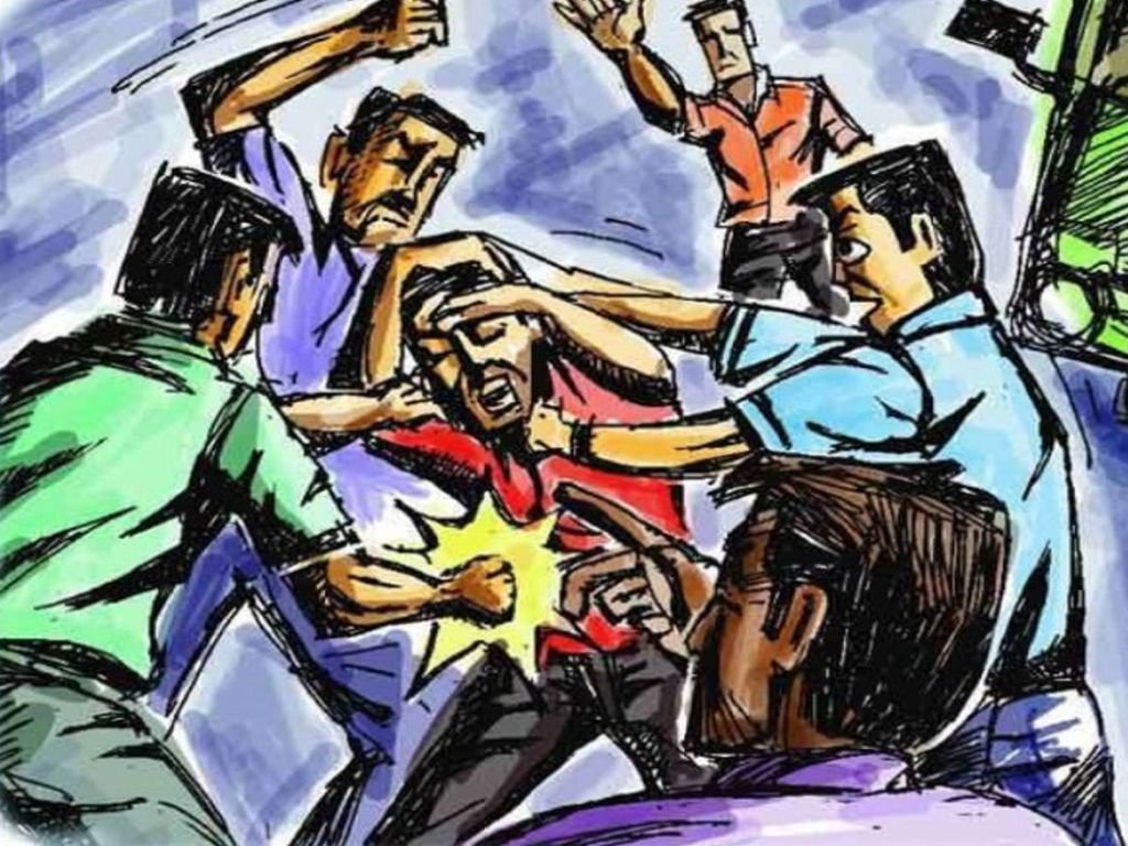छत से फेंक दिया ग्रामीण को तो आरोपी नहीं पकड़े, एक महीने बाद मर गया तो दो दिन में किया गिरफ्तार