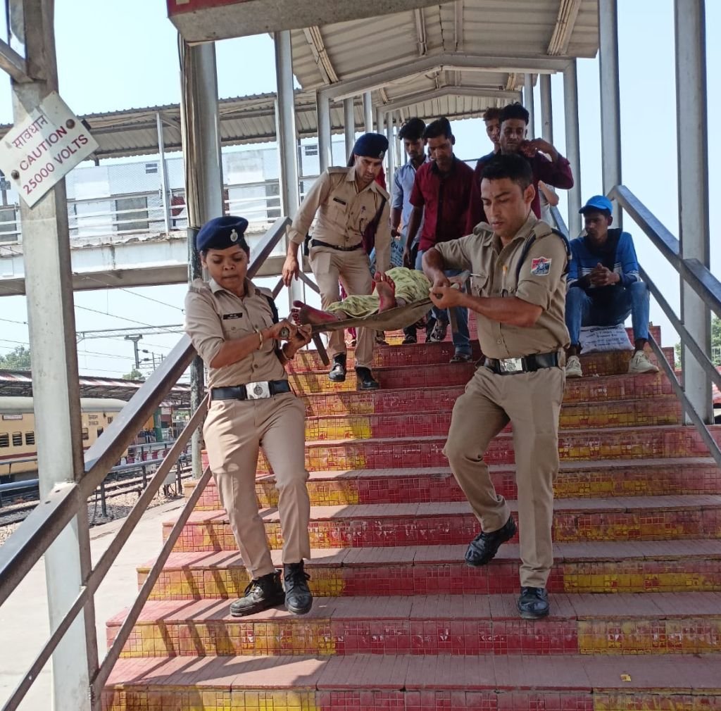 ट्रेन में महिला को हुई प्रसव पीड़ा..रेलवे ने दी सहायता, पुत्र का हुआ जन्म