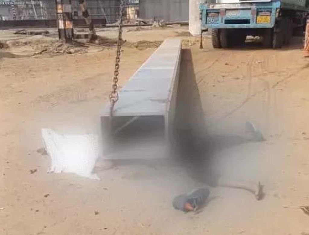 उफ ! ऐसी दर्दनाक मौत....जमीन से चिपक गई लाश, खुरचकर निकालनी पड़ी