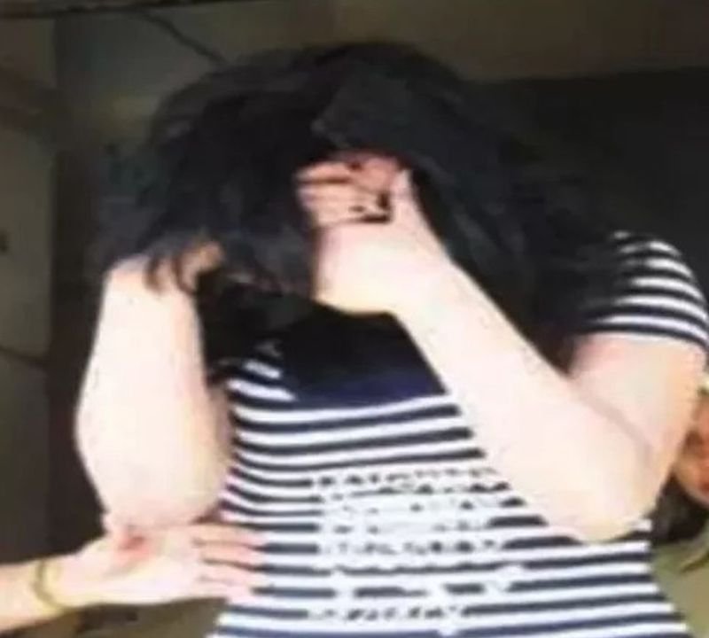 रिटायर्ड इंस्पेक्टर का बेटा करा रहा था देह व्यापार, छापा पड़ा तो इधर-उधर भागने लगीं लड़कियां