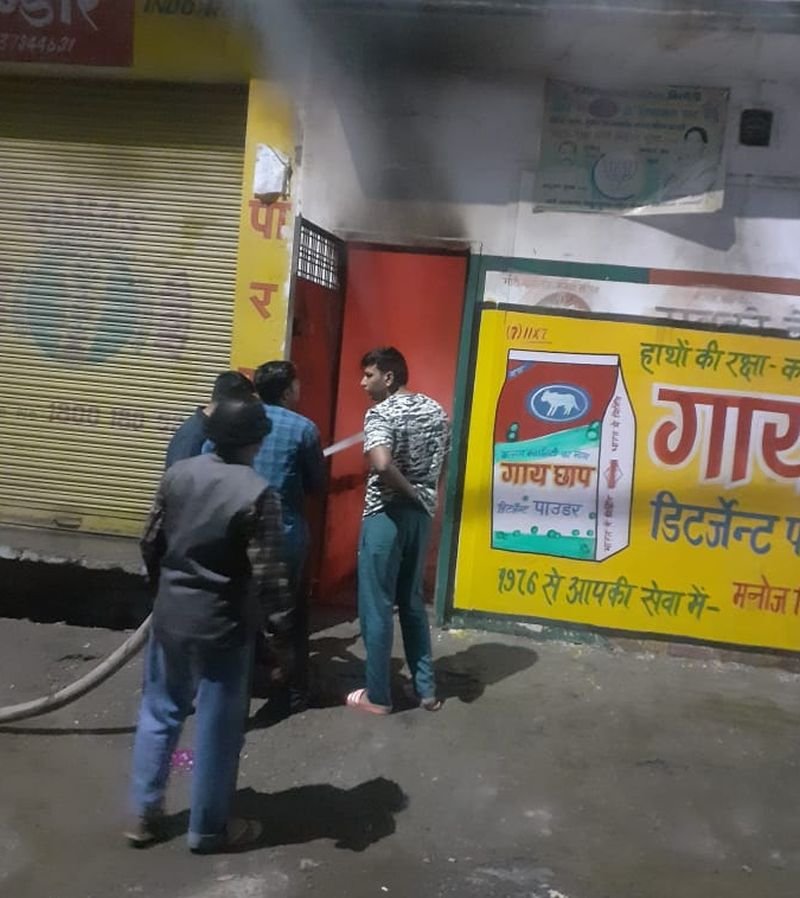 न बिजली, न दीवाली का दीपक...तो किस चिंगारी ने गोदाम में रखा एक करोड़ का माल किया स्वाह