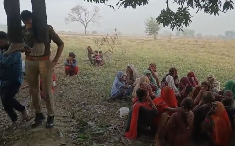 शाम को खाने गया था दावत, अगले दिन पेड़ पर लटकी मिली लाश