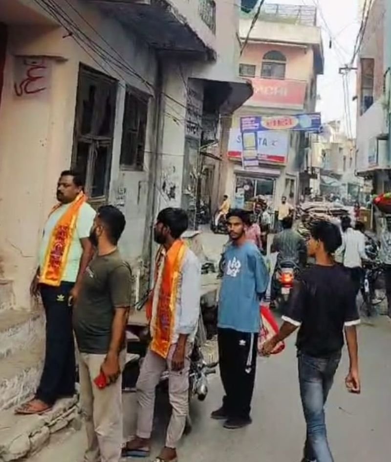 मढ़ई चौक पर बने मकान में देह व्यापार का 'शोर', पुलिस ने दो को पकड़ा, युवती मौका पाकर भागी