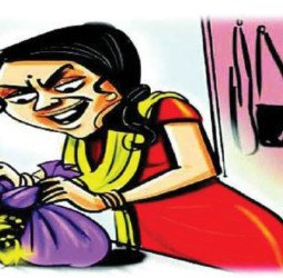 चार साल तक होमगार्ड की पत्नी बनकर रही, मौका मिलते ही पैसा जेवर लेकर भागी महिला