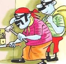 काम करके लौटीं मां-बेटी तो घर के अंदर का था ये नजारा...होश उड़ गए दोनों के