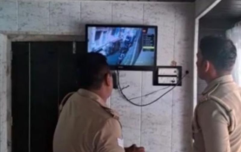 हत्या करके दिन भर घर में रखे रहे लाश, रात को ले जा रहे थे फेंकने, पुलिस ने दबोचा