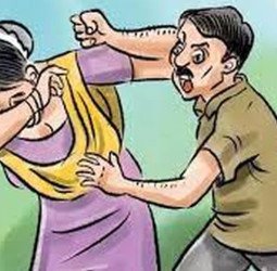 ससुराल वाले बने दुश्मन...महिला को डंडो से पीटने और धारदार हथियार से गोदने का आरोप