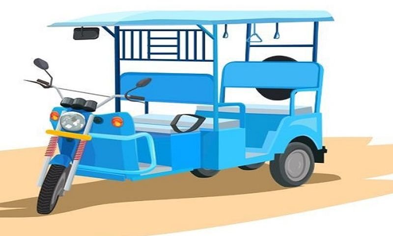 ई-रिक्शा का कटा चालान तो चालक बोतल में भरकर ले आया पेट्रोल, आत्मदाह की कोशिश
