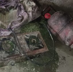 चाय बनाते समय सिलिंडर में लगी आग, घर का सारा सामान हो गया स्वाह