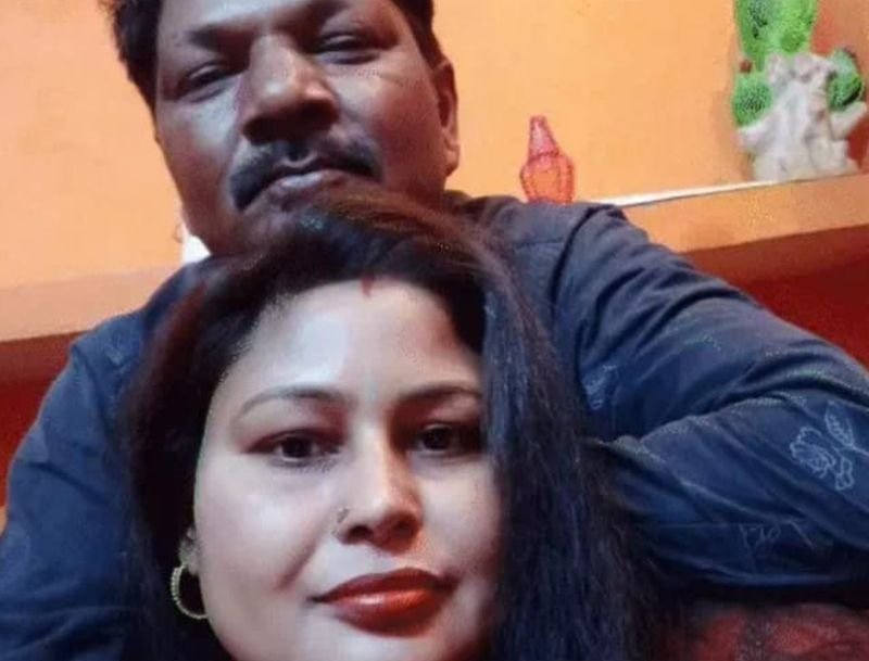 समधी के साथ भागी महिला पहुंची थाने...बोली- 'शराब पीकर मारता है पति, अब नहीं रहूंगी इसके साथ'