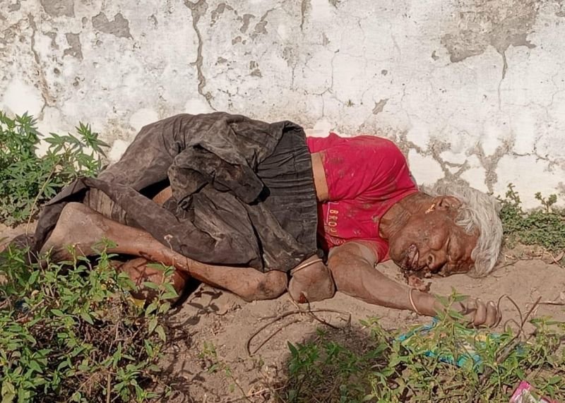 बुजुर्ग को सींगों से उठाकर पटकता रहा सांड़, कोई नहीं आ पाया बचाने, मौत