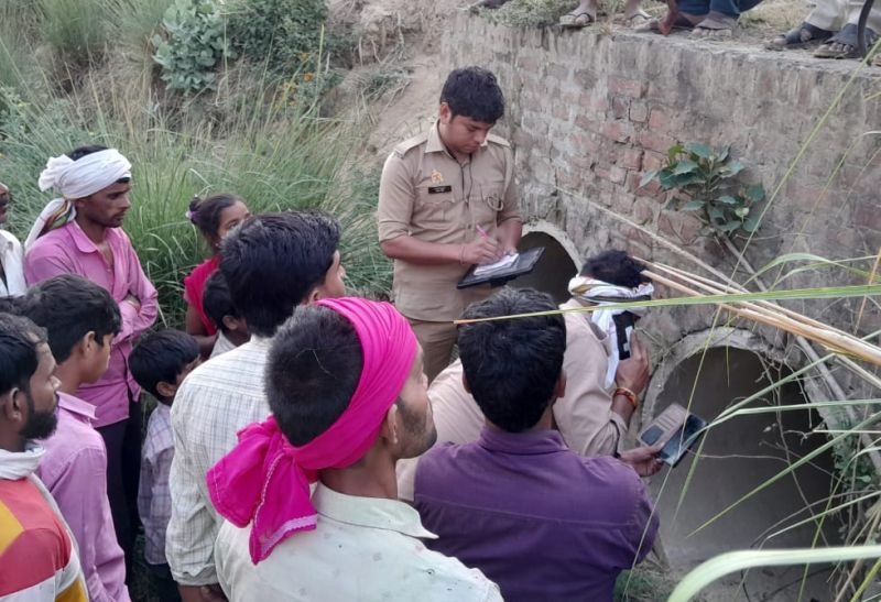 पुलिया के नीचे से आ रही थी कराहने की आवाज...ग्रामीणों ने झांककर देखा तो उड़ गए होश