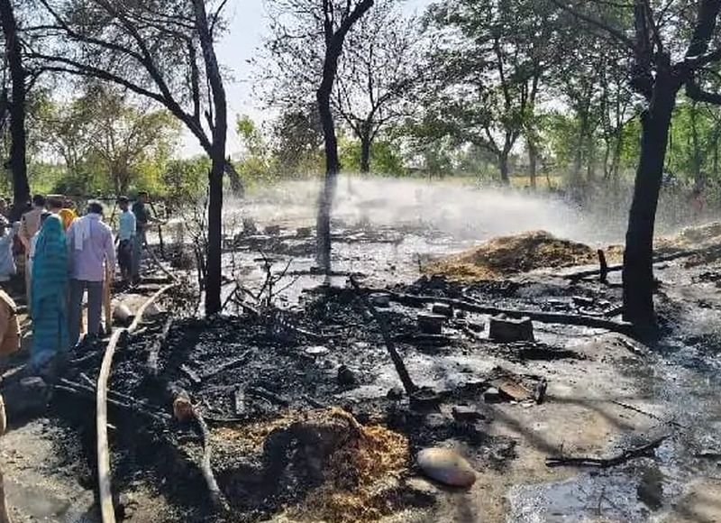 चारपाई ही बन गई 'चिता'...आग लगी तो मासूमों ने ओढ़ ली रजाई, जिंदा जलकर मौत