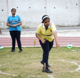 किसी ने जमकर लगाई रेस तो किसी ने दम लगाकर गोला फेंका...ब्लूमिंगडेल स्कूल में खूब खेले बच्चे
