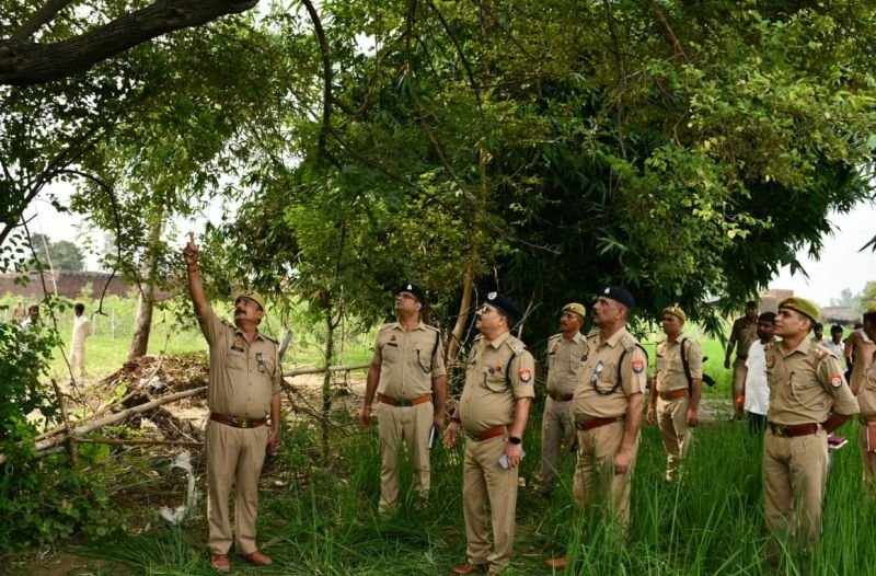 पेड़ पर लटके थे युवक और किशोरी के शव...प्रेमप्रसंग में सुसाइड या मामला कुछ और, जानिये कहां हुई घटना