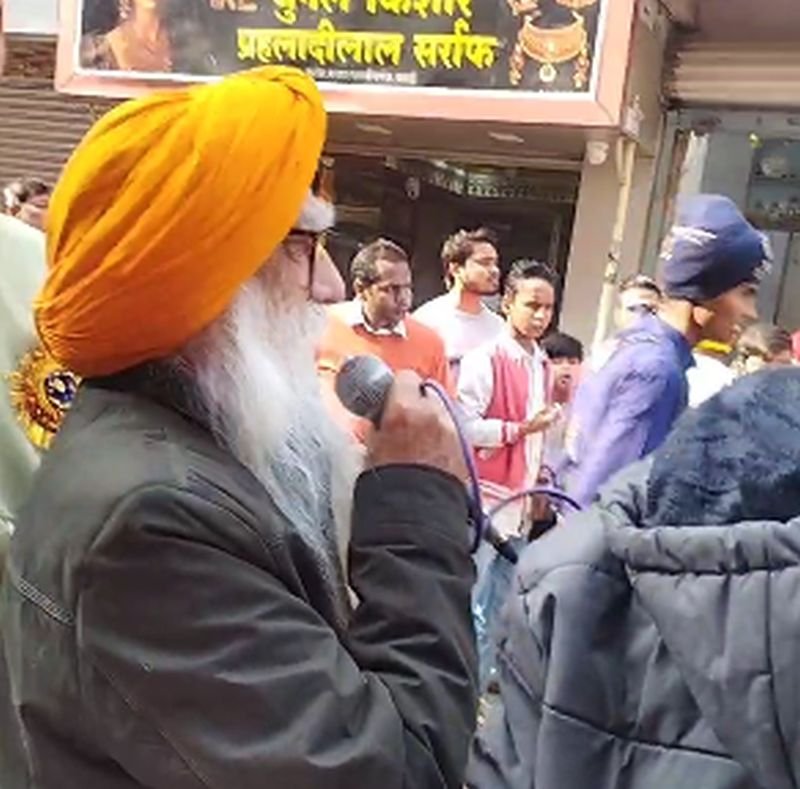 शास्त्री चौक पर किया गया नगर कीर्तन का भव्य स्वागत