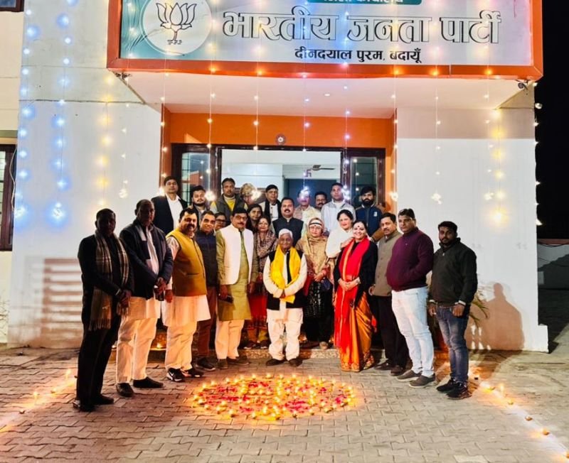 अटल बिहारी वाजपेयी की स्मृति में भाजपा कार्यालय पर मनाया दीपोत्सव