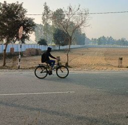 सहसवान में विवादित जमीन पर लगवाई बाउंड्री वॉल, बेचने की तैयारी शुरू