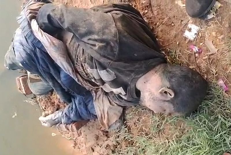 तालाब में इस हालत में पड़ी थी युवक की लाश...देखकर रोंगटे खड़े हो गए लोगों के