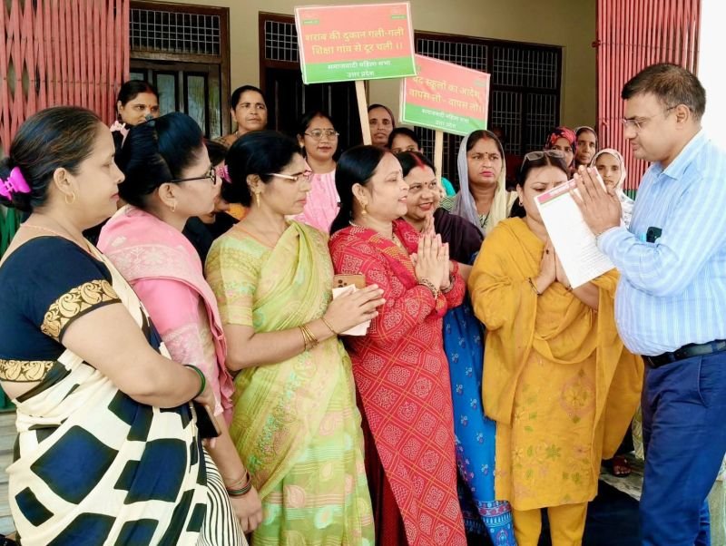 सपा महिला सभा की कार्यकर्ताओं ने सौंपा ज्ञापन, महिला सुरक्षा और बच्चों की शिक्षा से जुड़े मुद्दे उठाए