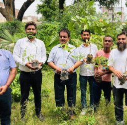 इस्लामियां इंटर कॉलेज में किया गया पौधरोपण