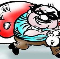 चोरी के जेवर खरीदने का शक...सराफा कारोबारी और उसके बेटे को ले गई अलीगढ़ पुलिस