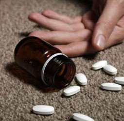 दो बहनों का झगड़ा....भाई ने डांटा तो खा लिया जहर, एक-एक करके  दोनों की मौत